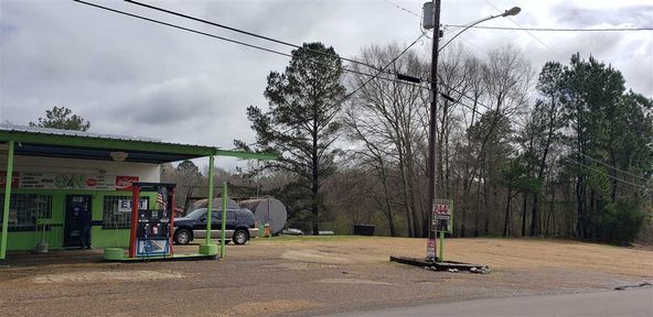 2011 Monticello St, Hazlehurst, MS 39083